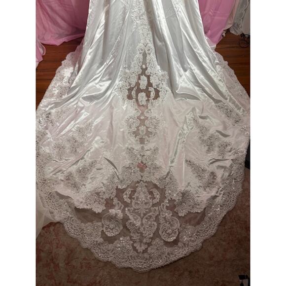 Vintage Venus Long Sleeved Wedding Dress With Detachable Train Size 10W - Picture 8 of 9